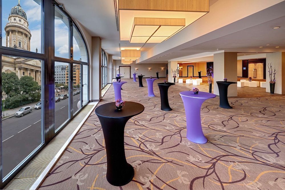Hilton Berlin — Restaurant & bars in Berlin, Berlin