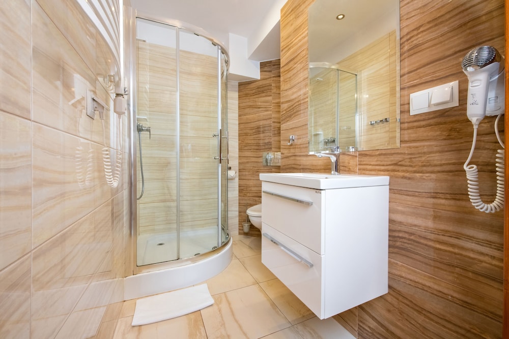 Aparthotel Globus — Hotel rooms in Krakow, Lesser Poland