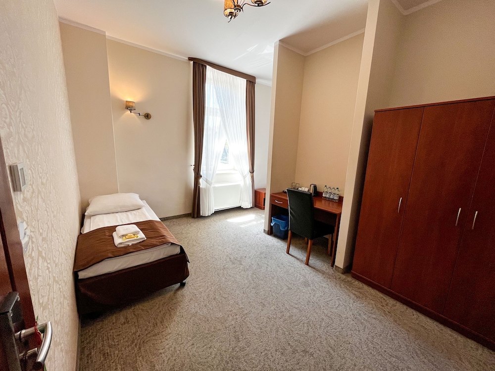 Aparthotel Globus — Hotel rooms in Krakow, Lesser Poland