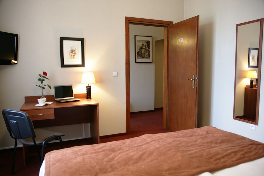 Aparthotel Globus — Hotel rooms in Krakow, Lesser Poland