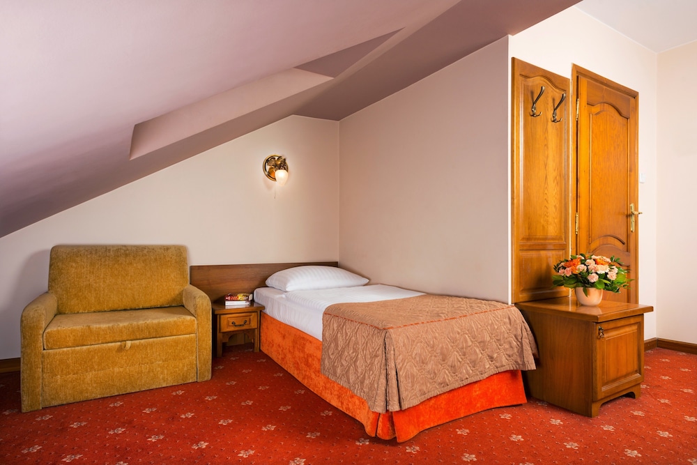 Hotel Regent — Hotel rooms in Krakow, Lesser Poland