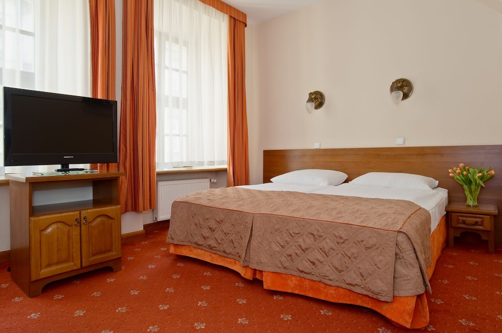 Hotel Regent — Hotel rooms in Krakow, Lesser Poland