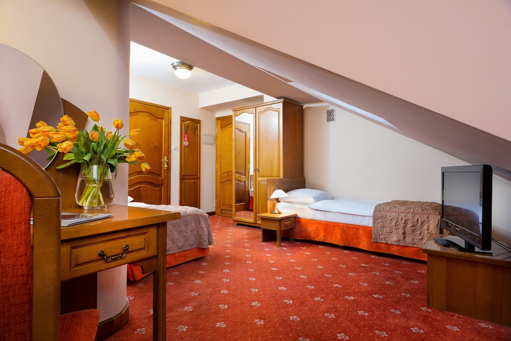 Hotel Regent — Hotel rooms in Krakow, Lesser Poland