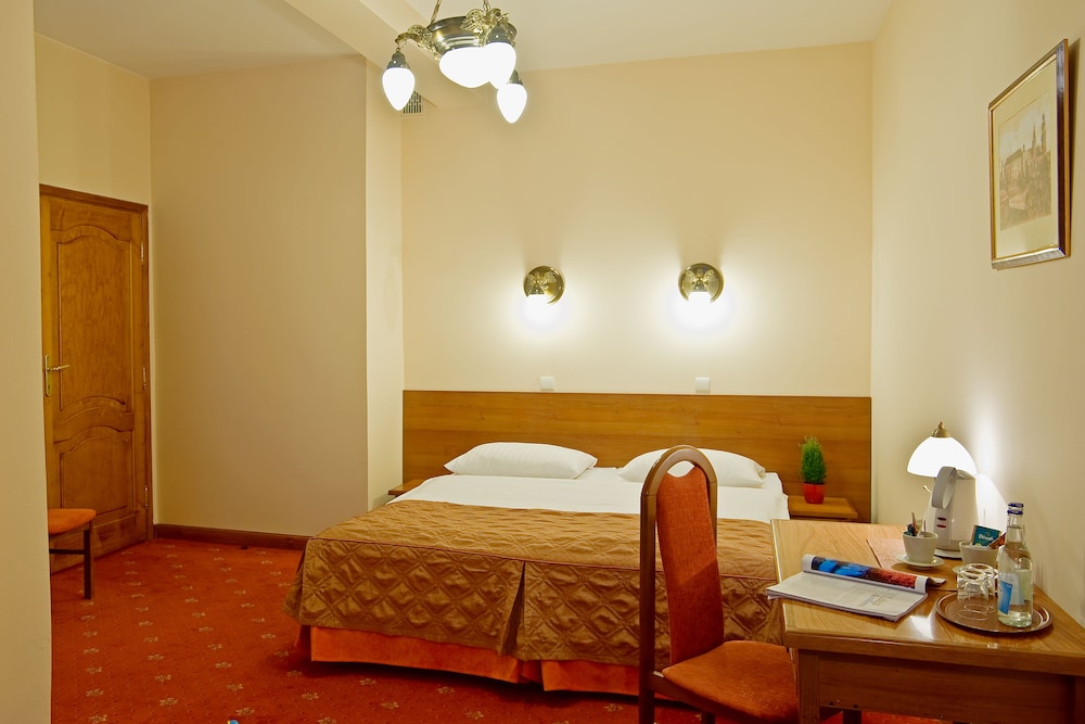Hotel Regent — Hotel rooms in Krakow, Lesser Poland
