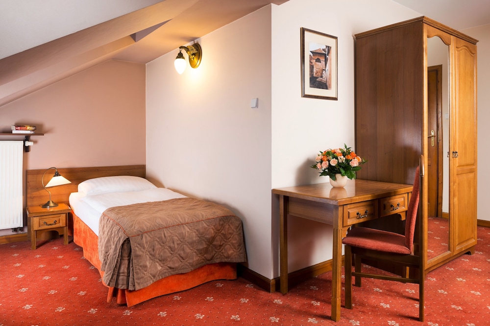Hotel Regent — Hotel rooms in Krakow, Lesser Poland