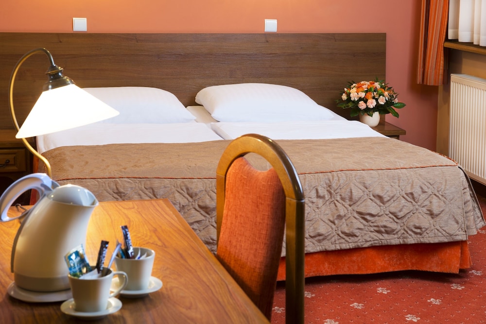 Hotel Regent — Hotel rooms in Krakow, Lesser Poland