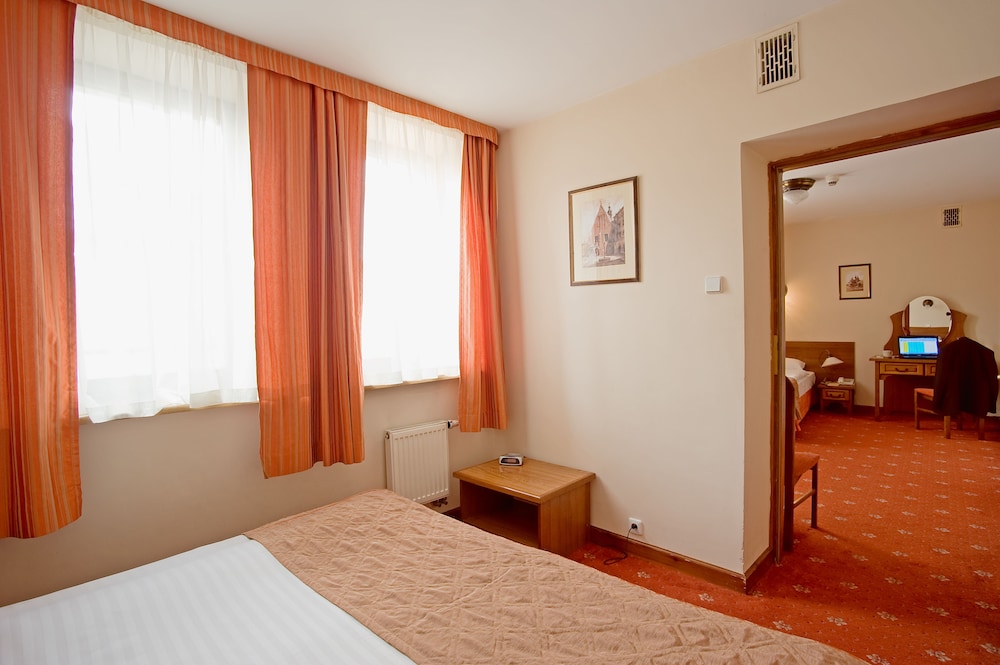 Hotel Regent — Hotel rooms in Krakow, Lesser Poland