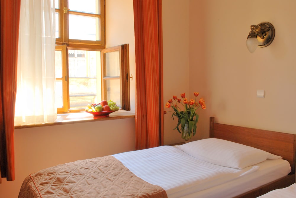 Hotel Regent — Hotel rooms in Krakow, Lesser Poland