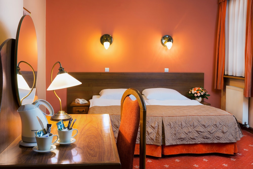 Hotel Regent — Hotel rooms in Krakow, Lesser Poland