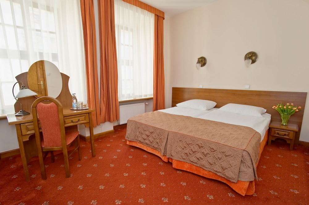 Hotel Regent — Hotel rooms in Krakow, Lesser Poland