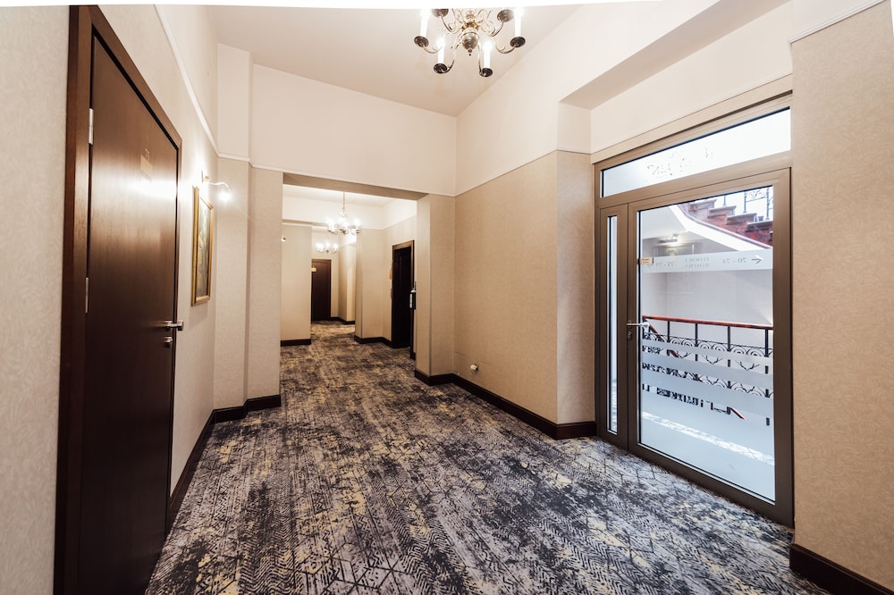 Hotel Rezydent — Hotel building in Krakow, Lesser Poland