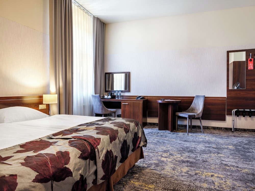 Hotel Rezydent — Hotel rooms in Krakow, Lesser Poland