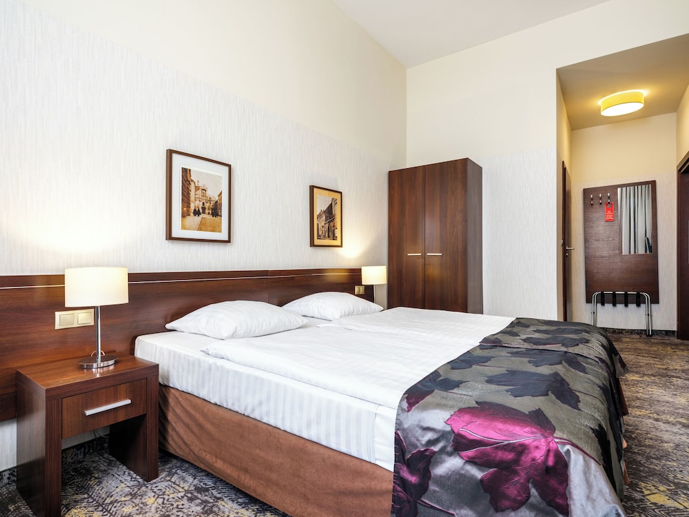 Hotel Rezydent — Hotel rooms in Krakow, Lesser Poland