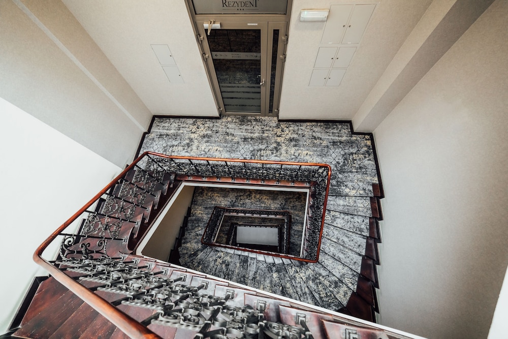 Hotel Rezydent — Hotel building in Krakow, Lesser Poland