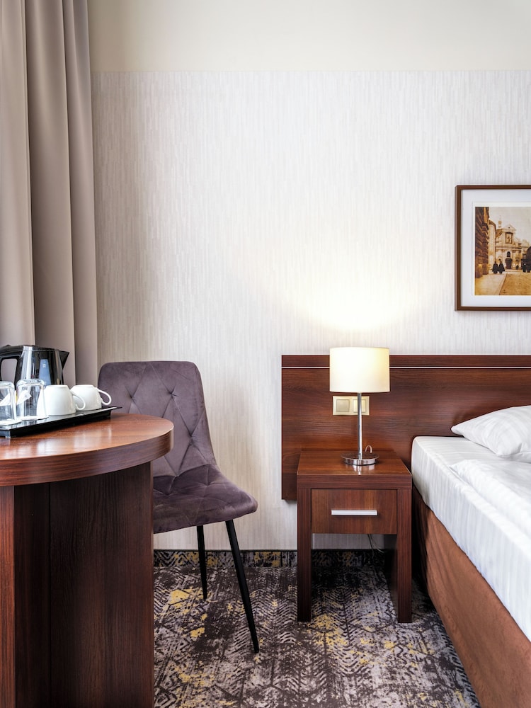 Hotel Rezydent — Hotel rooms in Krakow, Lesser Poland