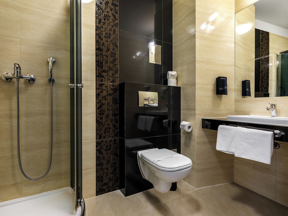 Hotel Rezydent — Hotel rooms in Krakow, Lesser Poland