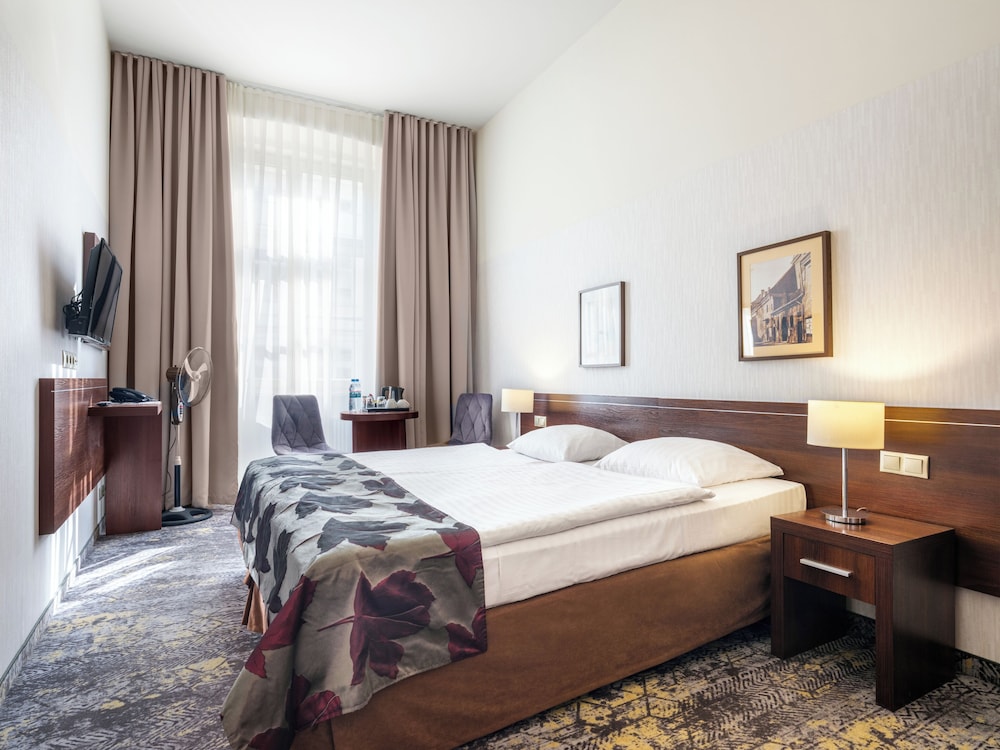 Hotel Rezydent — Hotel rooms in Krakow, Lesser Poland