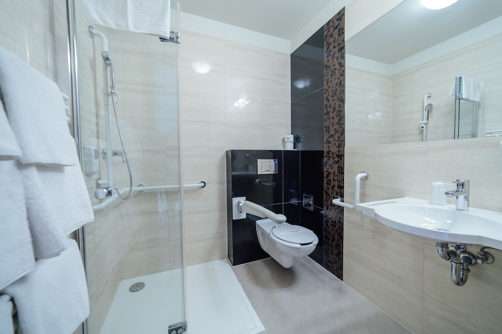 Hotel Rezydent — Hotel rooms in Krakow, Lesser Poland