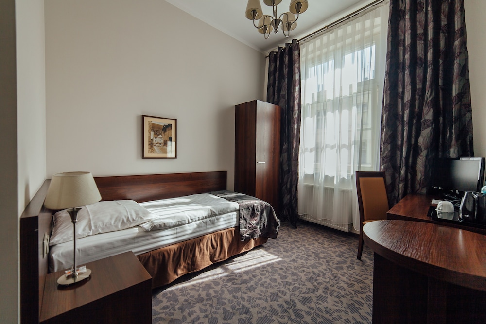 Hotel Rezydent — Hotel rooms in Krakow, Lesser Poland