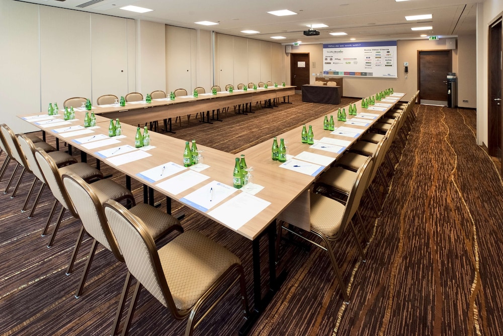 Hilton Garden Inn Krakow — Hotel building in Krakow, Lesser Poland