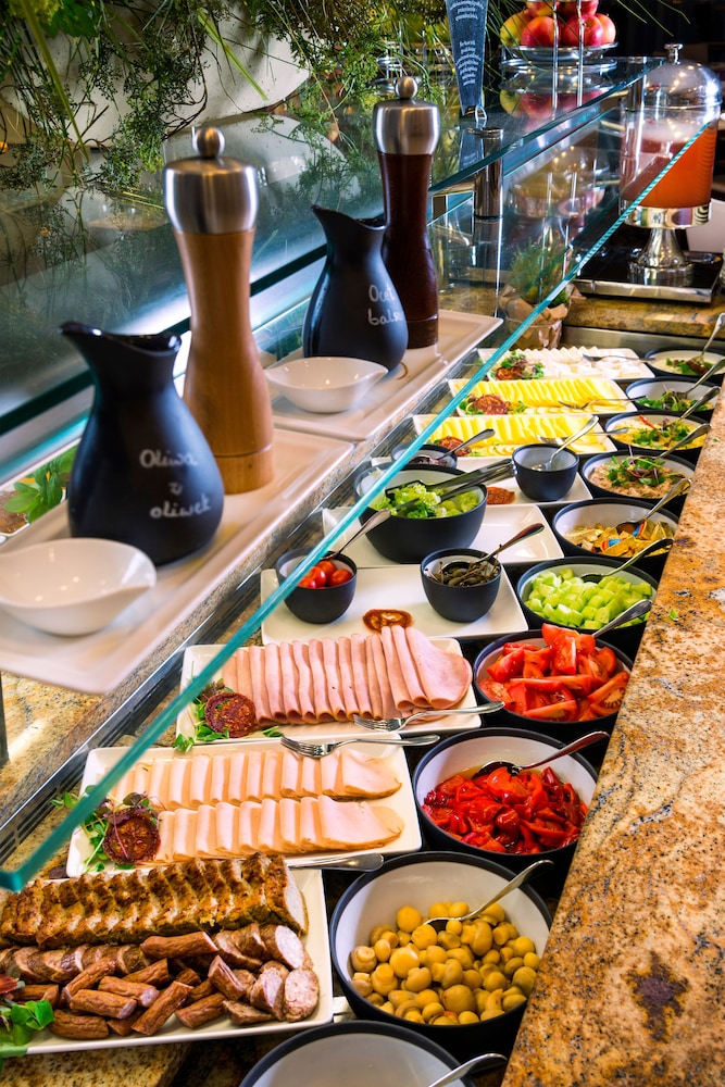 Hilton Garden Inn Krakow — Restaurant & bars in Krakow, Lesser Poland