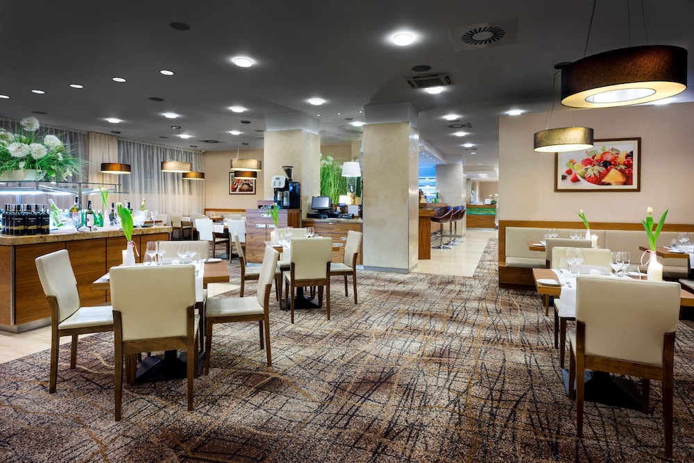 Hilton Garden Inn Krakow — Restaurant & bars in Krakow, Lesser Poland