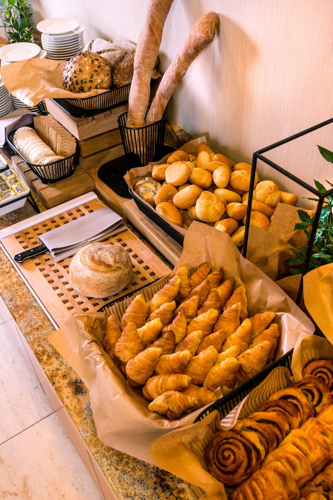 Hilton Garden Inn Krakow — Restaurant & bars in Krakow, Lesser Poland
