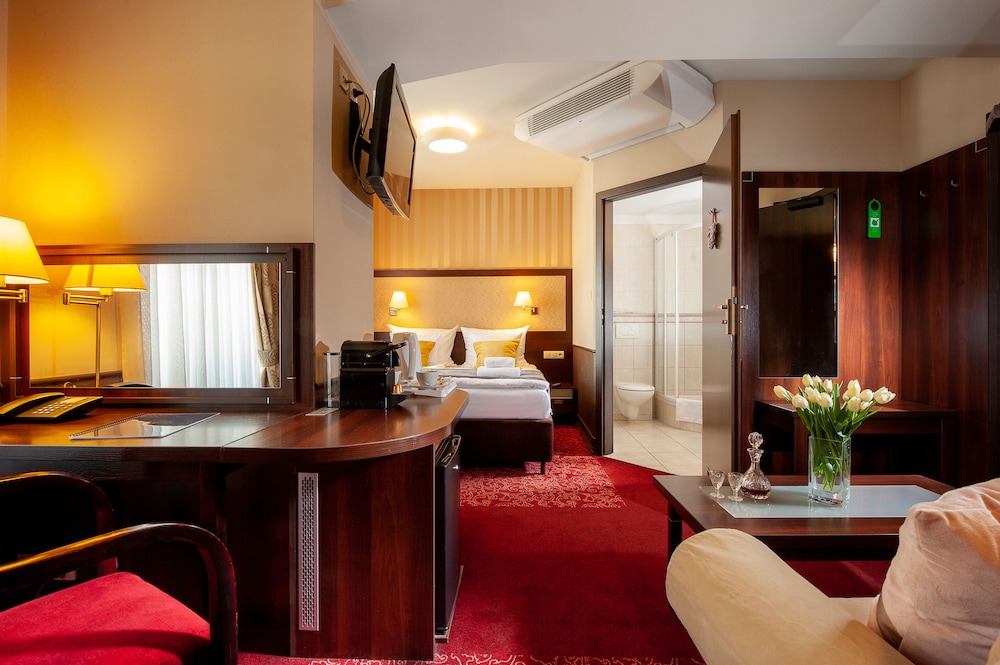 Hotel Wielopole — Hotel rooms in Krakow, Lesser Poland