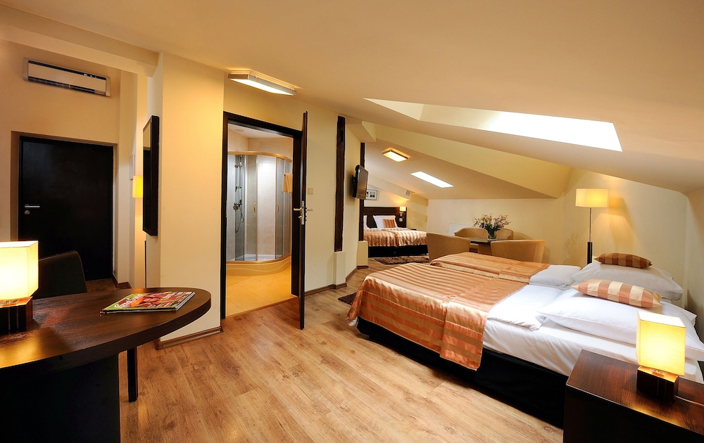 Spatz Aparthotel — Hotel rooms in Krakow, Lesser Poland