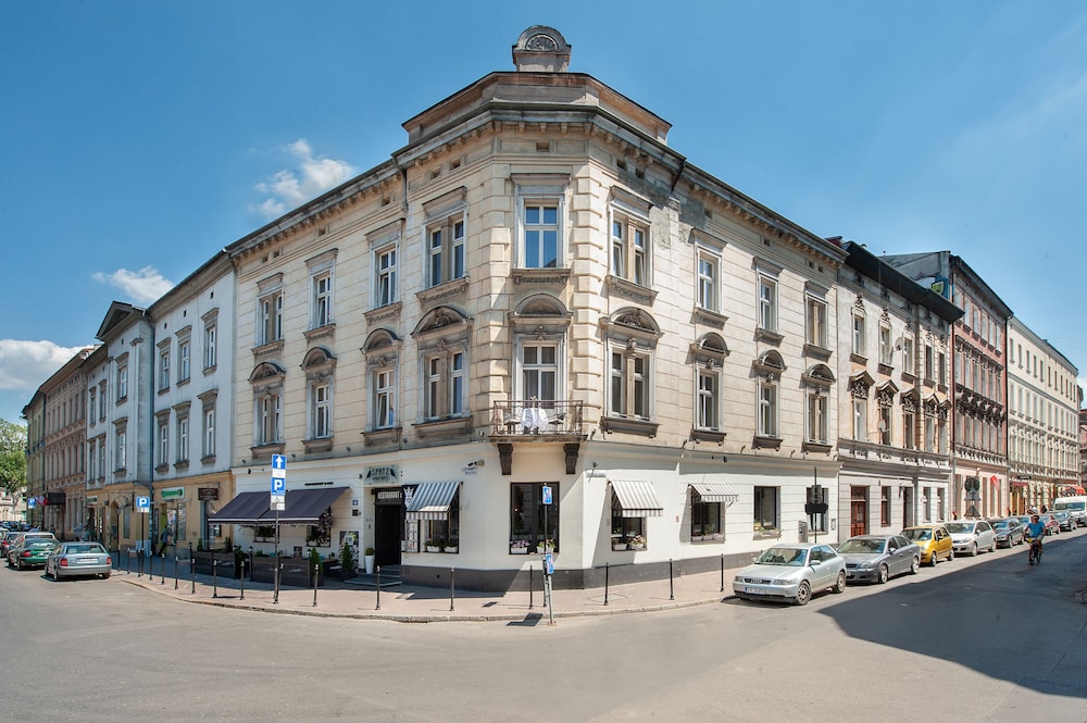 Spatz Aparthotel — Hotel building in Krakow, Lesser Poland