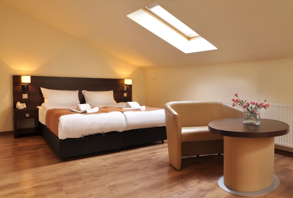 Spatz Aparthotel — Hotel rooms in Krakow, Lesser Poland