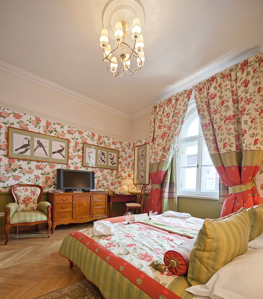 The Bonerowski Palace Boutique Hotel — Hotel rooms in Krakow, Lesser Poland