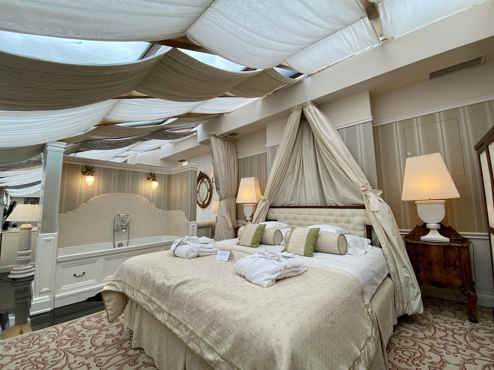 The Bonerowski Palace Boutique Hotel — Hotel rooms in Krakow, Lesser Poland