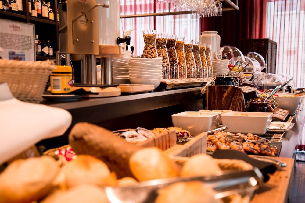 Adina Apartment Hotel Berlin CheckPoint Charlie — Restaurant & bars in Berlin, Berlin