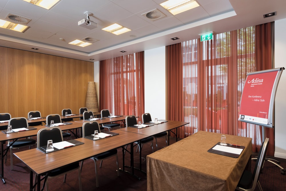 Adina Apartment Hotel Berlin CheckPoint Charlie — Hotel building in Berlin, Berlin