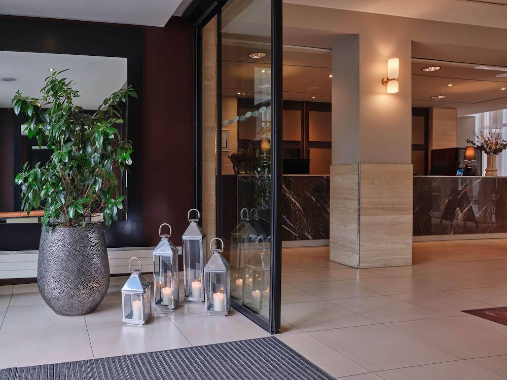 Adina Apartment Hotel Berlin CheckPoint Charlie — Hotel building in Berlin, Berlin