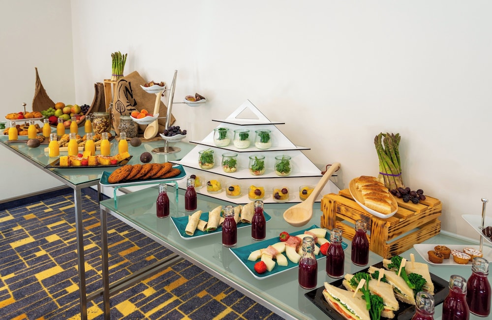 Leonardo Royal Hotel Berlin Alexanderplatz — Restaurant & bars in Berlin, Berlin