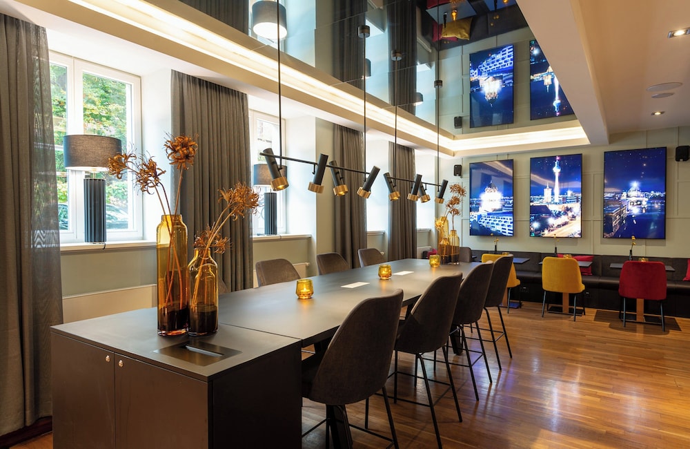 Leonardo Royal Hotel Berlin Alexanderplatz — Restaurant & bars in Berlin, Berlin
