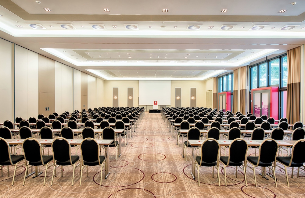 Leonardo Royal Hotel Berlin Alexanderplatz — Hotel building in Berlin, Berlin