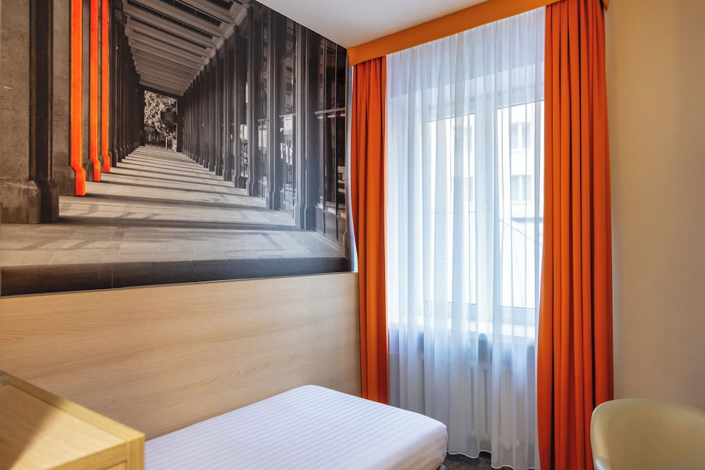 MDM Hotel Warsaw — Hotel rooms in Warsaw, Masovian