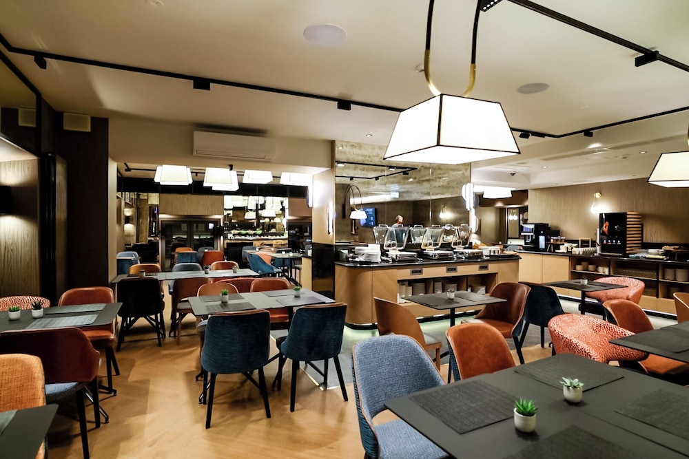 MDM Hotel Warsaw — Restaurant & bars in Warsaw, Masovian