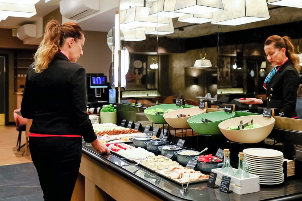 MDM Hotel Warsaw — Restaurant & bars in Warsaw, Masovian