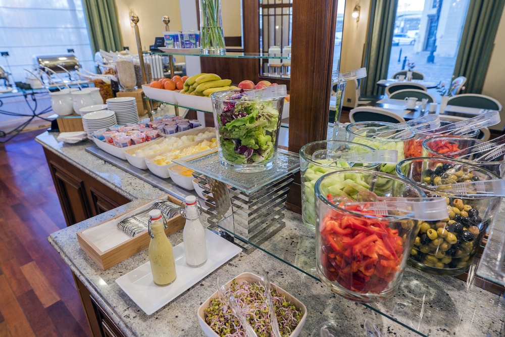 Polonia Palace Hotel — Restaurant & bars in Warsaw, Masovian
