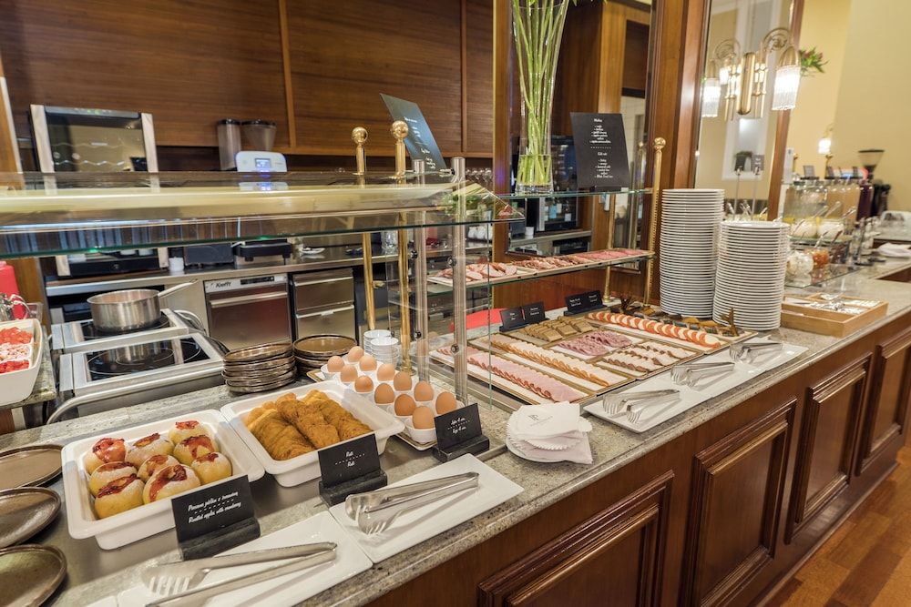 Polonia Palace Hotel — Restaurant & bars in Warsaw, Masovian