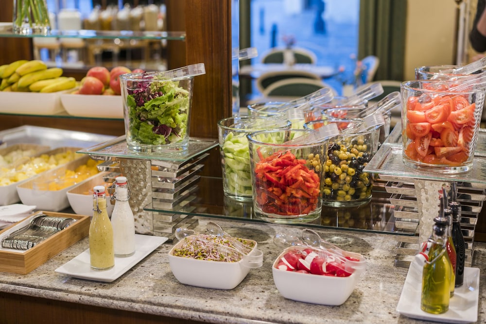 Polonia Palace Hotel — Restaurant & bars in Warsaw, Masovian