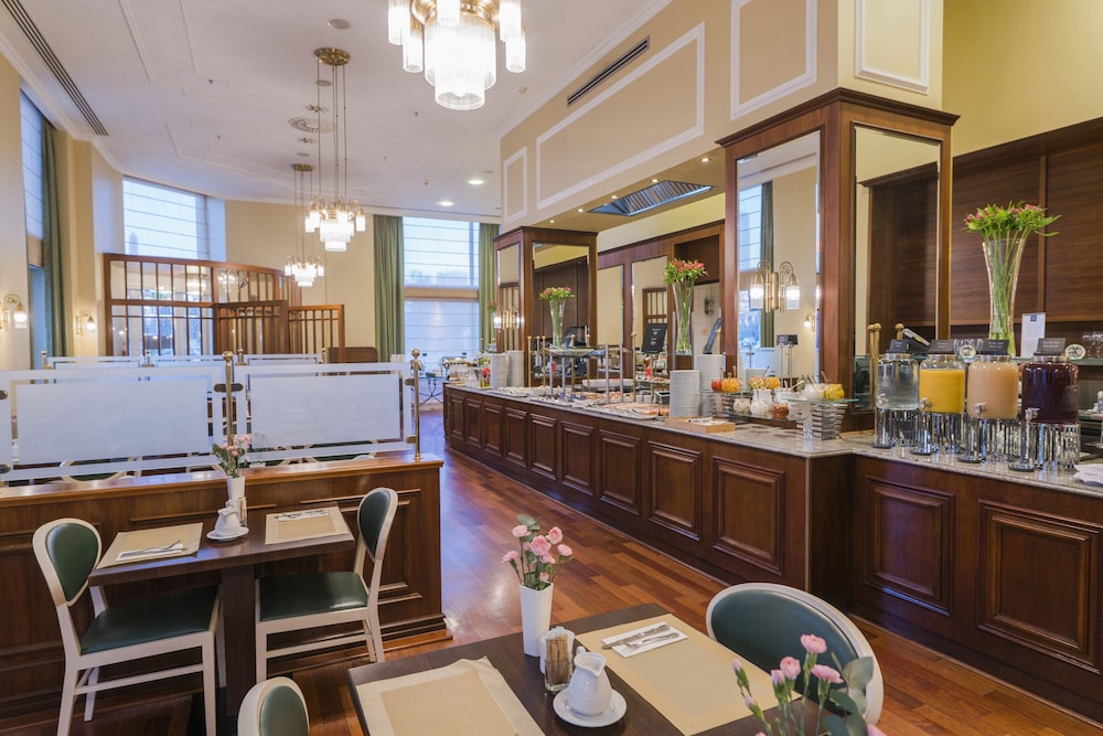 Polonia Palace Hotel — Restaurant & bars in Warsaw, Masovian
