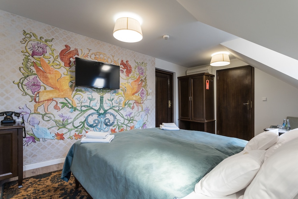 Hotel Ester — Hotel rooms in Krakow, Lesser Poland