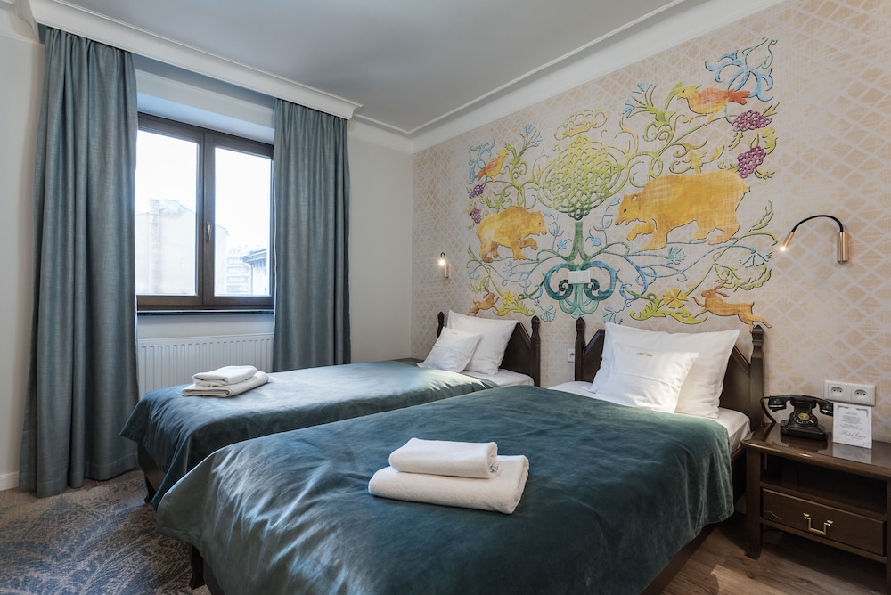 Hotel Ester — Hotel rooms in Krakow, Lesser Poland