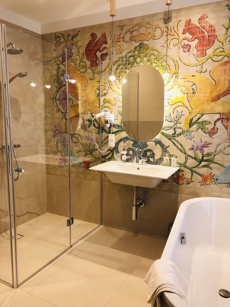 Hotel Ester — Hotel rooms in Krakow, Lesser Poland