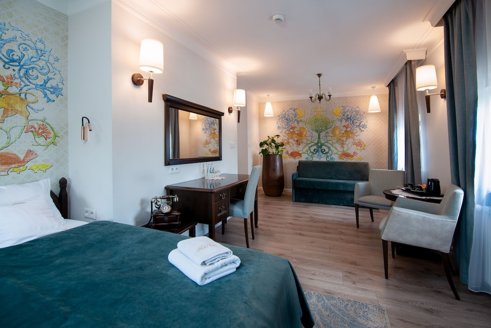 Hotel Ester — Hotel rooms in Krakow, Lesser Poland